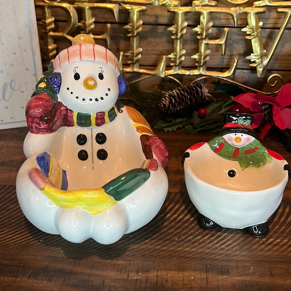 EUC  pair of Snowman Candy dishes